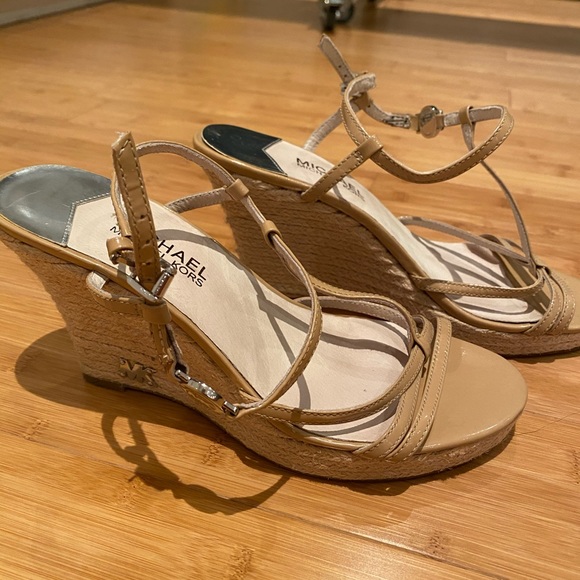 Michael Kors heels - Picture 2 of 4